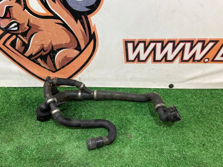 TUYAU TUYAU FIL EAU LAND ROVER GJ32-8260-A