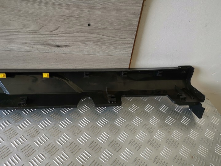HYUNDAI KONA MOULURE SEUIL DROITE 87752-J9500