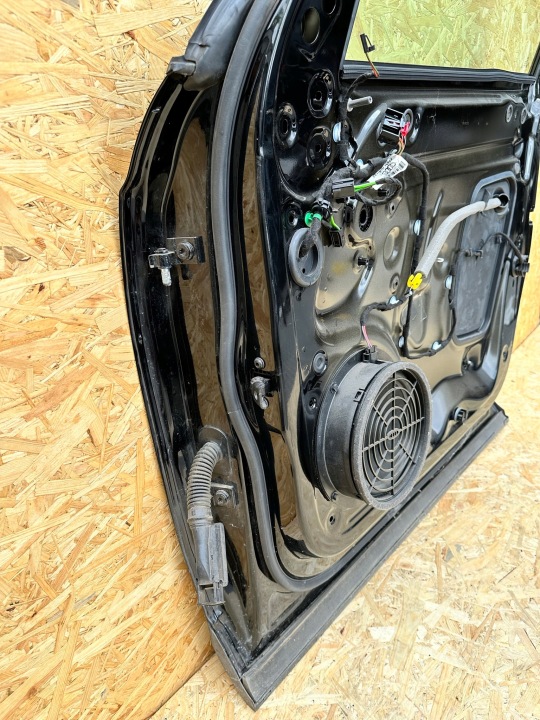 AUDI Q3 8U LIFT PORTES AVANT DROIT AVANT VITRE 8U0831312C
