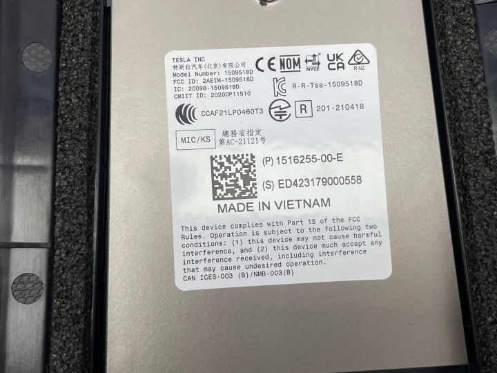 TESLA OE 1092978-00-C MODÈLE Y PROTECTION MONTANTS PORTES CAMÉRA GAUCHE