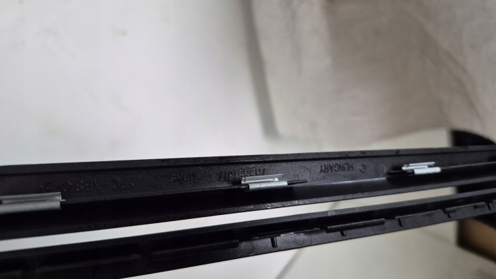 VW T5 PROTECTION RIDEAUX REVÊTEMENT ARRIÈRE MOULURE 7H5861817
