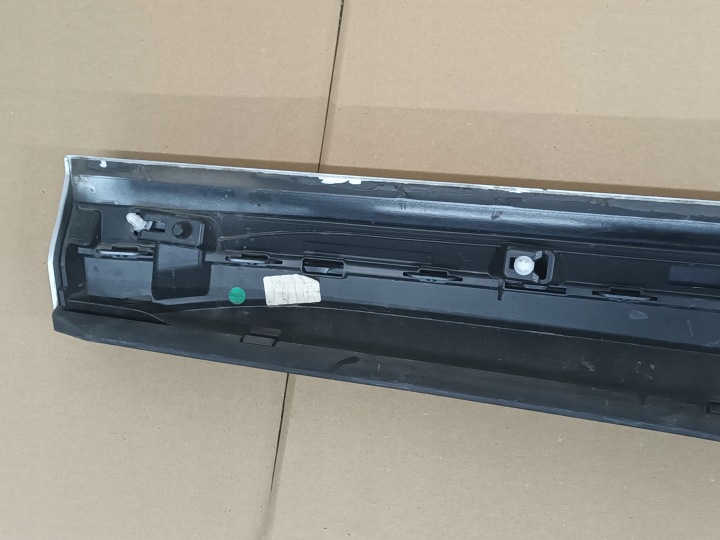 MOULURE PORTES DROITE AVANT SKODA ENYAQ AVANT DROIT 5LA