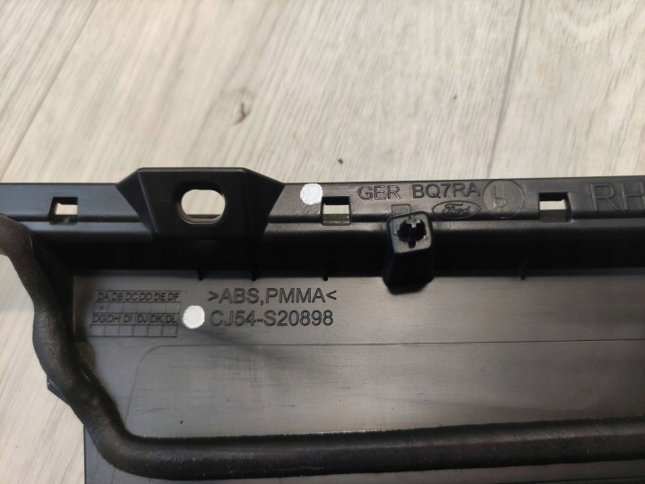 FORD KUGA MK2 MOULURE MONTANTS VERTICALE PORTES DROIT AVANT CJ54S20898