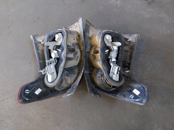COMPLET ARRIÈRE TOYOTA AVENSIS T25 LIFT 3N0 COUVERCLES DE COFFRE PARE-CHOCS PHARES