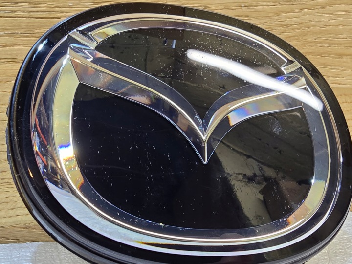 MAZDA CX-30 RADAR EMBLÈME LOGO CALANDRE INSIGNE ANNÉE 2023