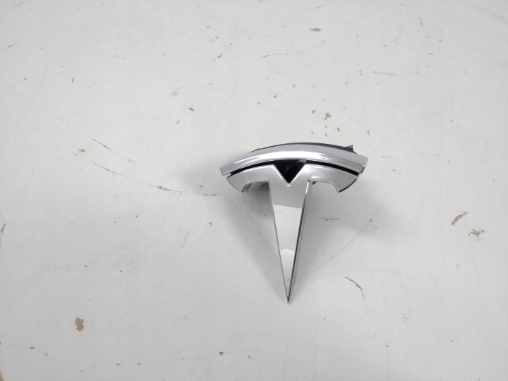 EMBLAMAT REPÈRE CHROME CALANDRE AVANT TESLA MODÈLE AVEC LIFT 2016- 1053686-00-F