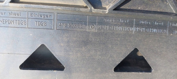 AUDI Q8 MOULURE PORTES ARRIÈRE 4M8853969