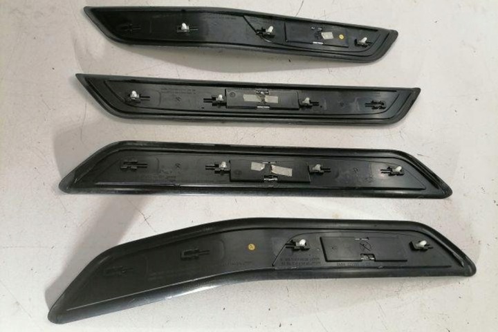 AVANT DROITE MOULURE DÉCORATIVE SEUIL BMW 7 (F01, F02) 7181011 3.0L DIESEL