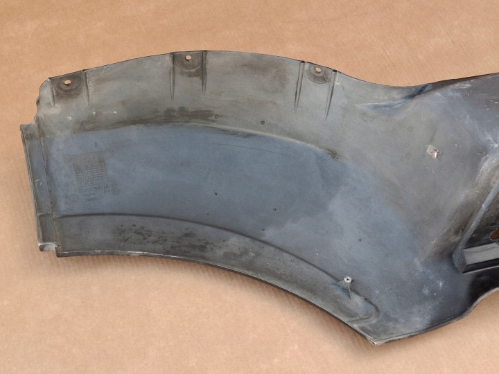 IVECO STRALIS MARCHEPIED GAUCHE DEGRÉ SUPÉRIEUR GAUCHE PASSAGE DE ROUE 504047582