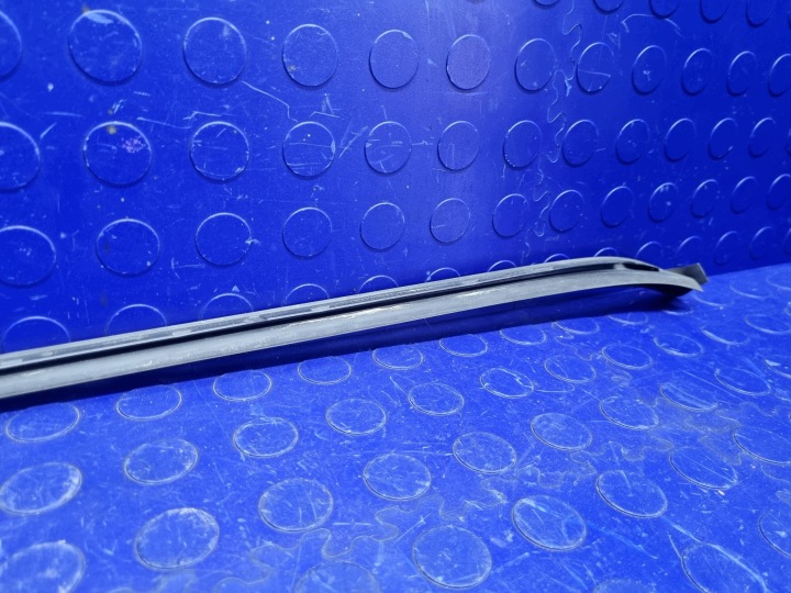 MOULURE RACLOIR DROITE VITRES AVANT AUDI Q7 4M ORIGINAL 4M0854328