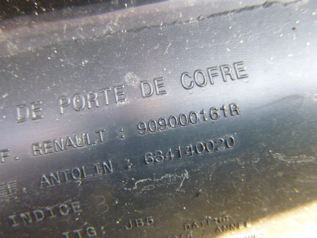 MEGANE III GARNITURE COUVERCLES DE COFFRE 909000161R