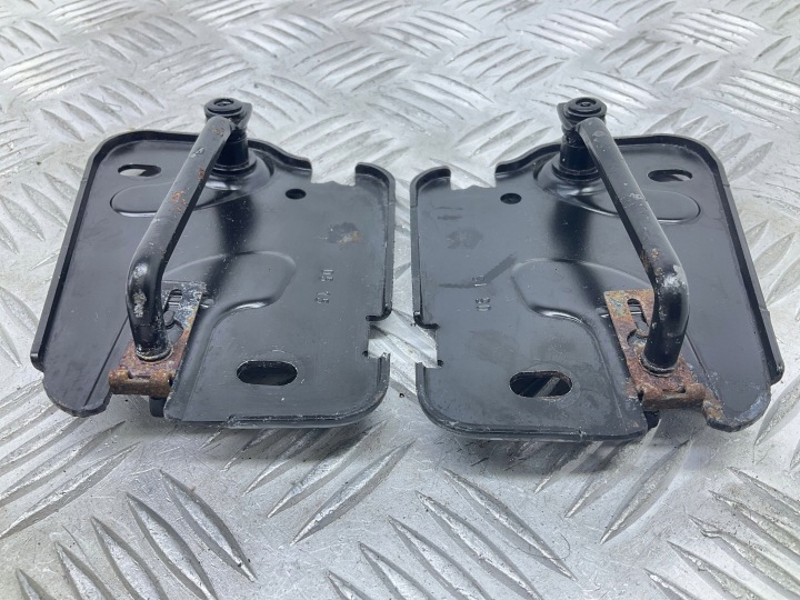 2013 AUDI A3 S3 8V CROCHET CAPOTS 8V0823186B