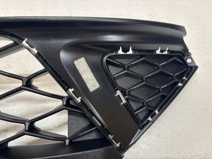SEAT ARONA GRILLE CENTRALE PARE-CHOCS AVANT 6F9853667H HAUTEUR 24H