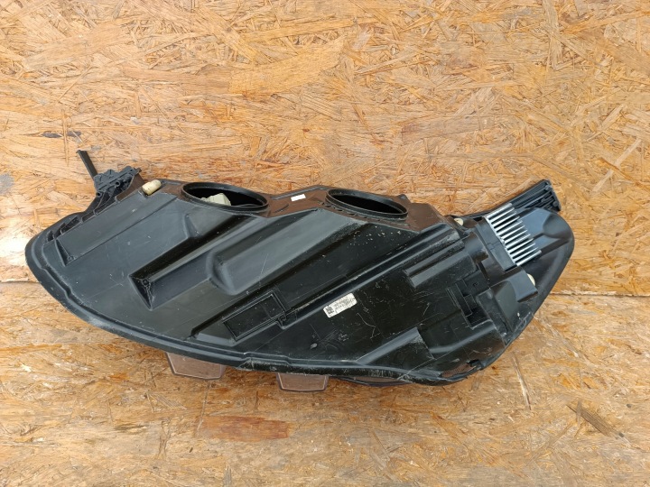 PHARE DROITE AVANT PROJECTEUR EUROPE MX7B-13E014-CCJ FORD FOCUS MK4 IV