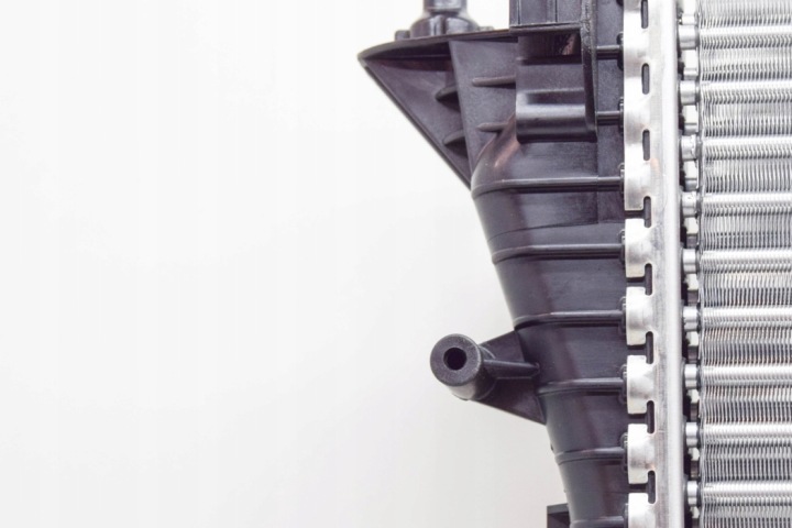 AUDI A4 AVANT B8 RADIATEUR LIQUIDE REFROIDISSEMENT MOTEUR NEUF ORIGINALE 8K012