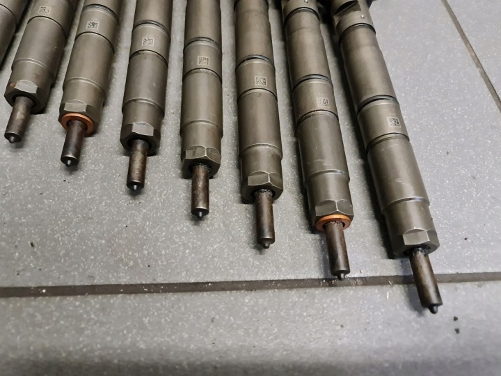INJECTEUR ENSEMBLE AUDI A8 D3 4.2 TDI 057130277AD