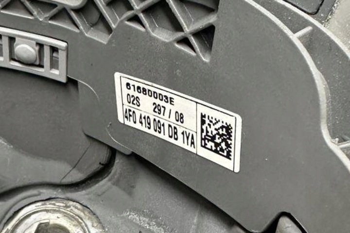 VOLANT AUDI A6 AVANT (4F5, C6) 4F0419091DB 2.7L DIESEL 2009