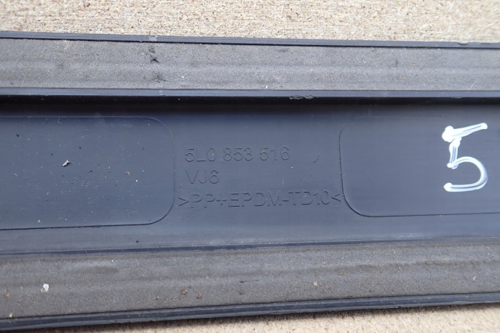SKODA YETI MOULURE LATÉRALE PORTES DROITE DROIT AVANT 5L0853516