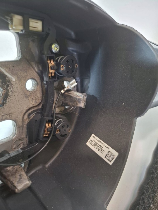 184.FORD FOCUS MK2 II LIFT VOLANT CUIR COUSSIN AIRBAG 4M513600ELW