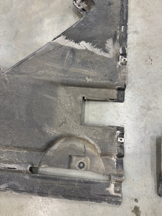 PLAQUE PROTECTION CHÂSSIS INFÉRIEURE Q5 SQ5 80A ORIGINAL 80A825216A 80A825215B