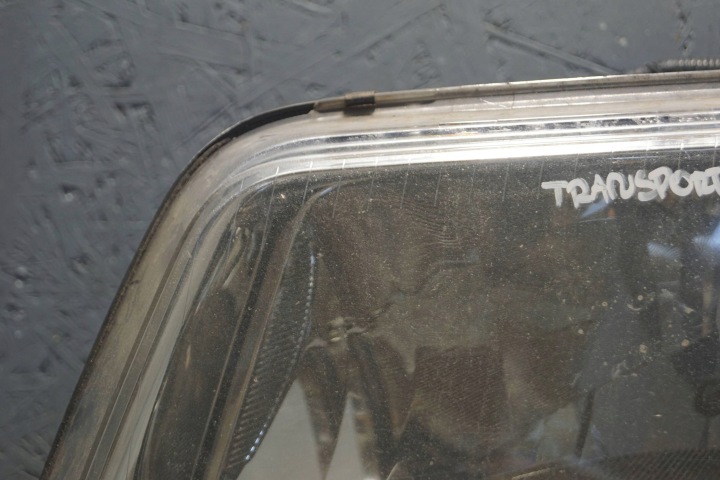VW TRANSPORTER T5 PHARE GAUCHE AVANT (S2337) UK
