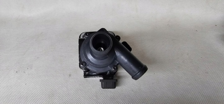 KUGA MK2 SUPPLÉMENTAIRE POMPE EAU DS7G-8C419-CB