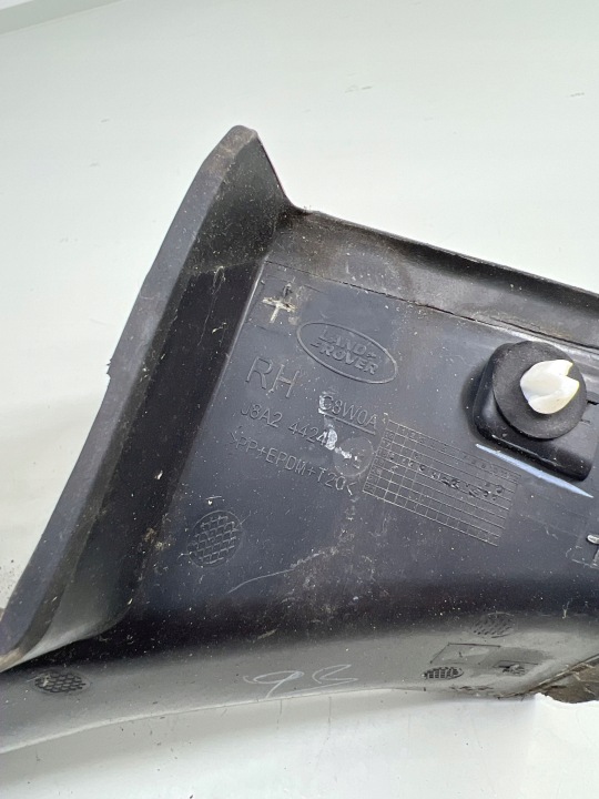 CHÂSSIS PHARES ARRIÈRE DROITE CÔTÉ LAND ROVER RANGE ROVER VELAR J8A24424