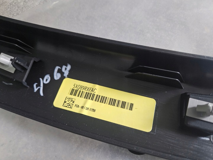 MOULURE GARDE-BOUE GAUCHE ARRIÈRE JEEP COMPASS II 5XQ89TRM