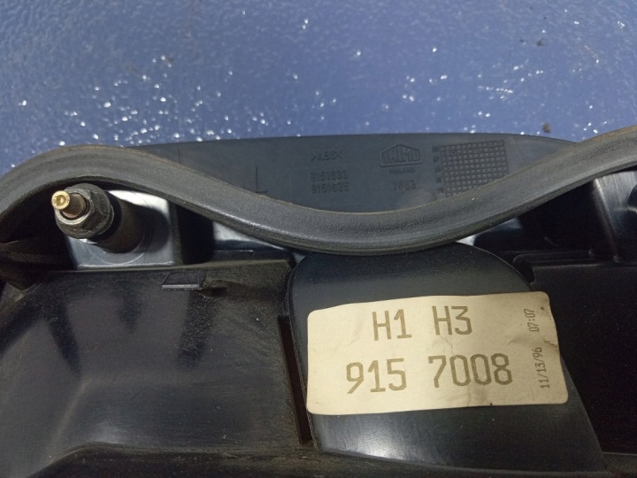 VOLVO S70 97-00 PHARE ARRIÈRE GAUCHE ARRIÈRE DANS COUVERCLE DE COFFRE 9157008