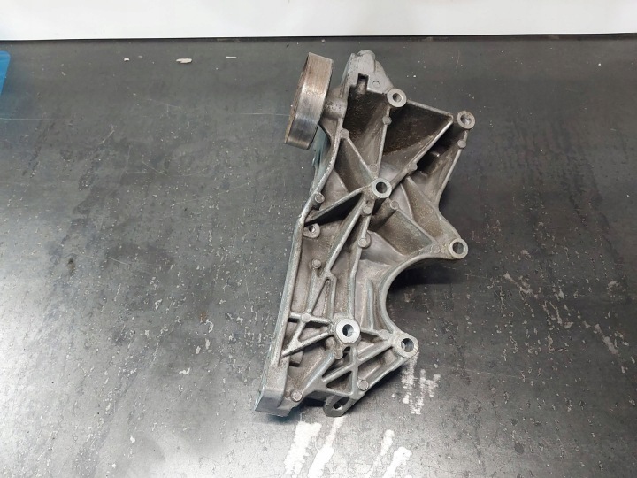 FIXATION ALTERNATEUR AUDI A4 B6 8E 8H 06D903143C