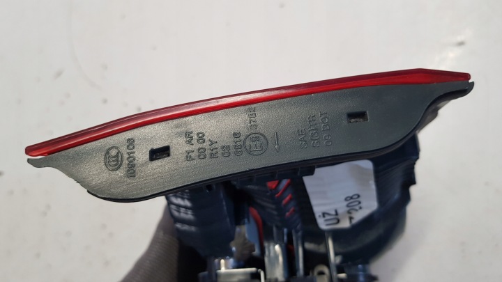 PHARE GAUCHE ARRIÈRE DANS COUVERCLE DE COFFRE BMW 3 F31