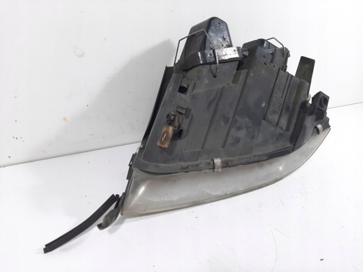 AUDI A6 C5 BERLINE 2.4 30V 01R PHARE DROIT AVANT HELLA 148466-00