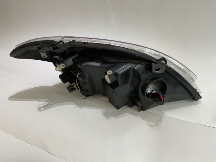 TOYOTA COROLLA E120 E130 2001-2004 D'OCCASION GAUCHE REFLEKTOR/LAMPA AVANT