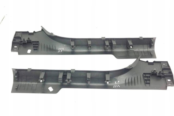 AVANT DROITE MOULURE DÉCORATIVE SEUIL RENAULT MEGANE IV GRANDTOUR (K9A/M_)