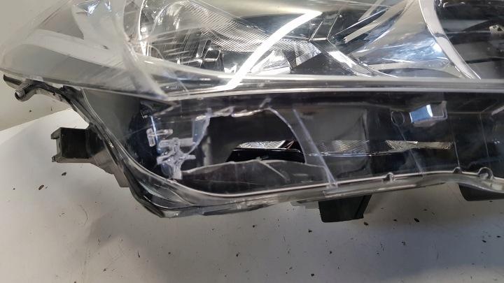 PHARE DROITE AVANT TOYOTA COROLLA E16