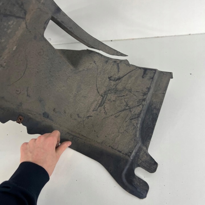 PASSAGE DE ROUE DROIT AVANT DROIT AVANT VOLKSWAGEN GOLF V 5 1K0805974C