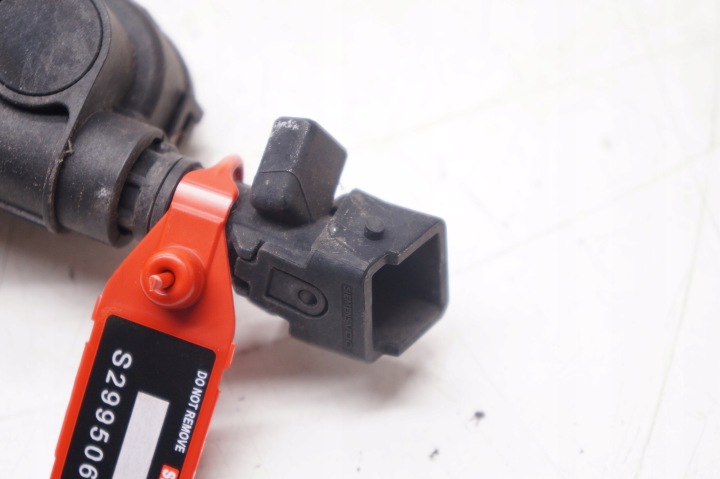 VOLVO V70 III S80 II POMPE LAVE-GLACES PHARES 30663580 DROITE