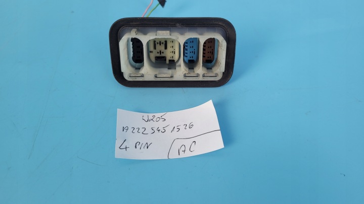 MERCEDES W205 C200 PUCE PUCE A2225451526 4 GOUPILLE