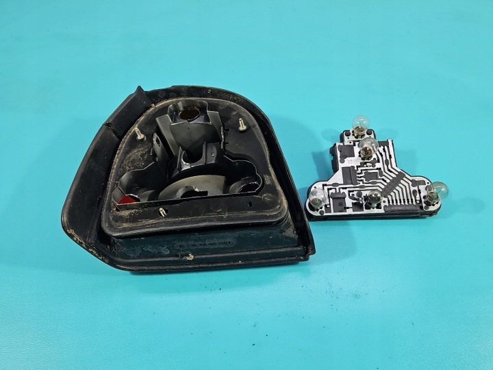 PHARE ARRIÈRE DROITE HELLA BERLINE COMPACTE VW GOLF III 3 OE