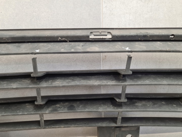 GRILLE CALANDRE PARE-CHOCS AVANT CENTRALE ASTRA V K LIFT 39130495 ORIGINAL