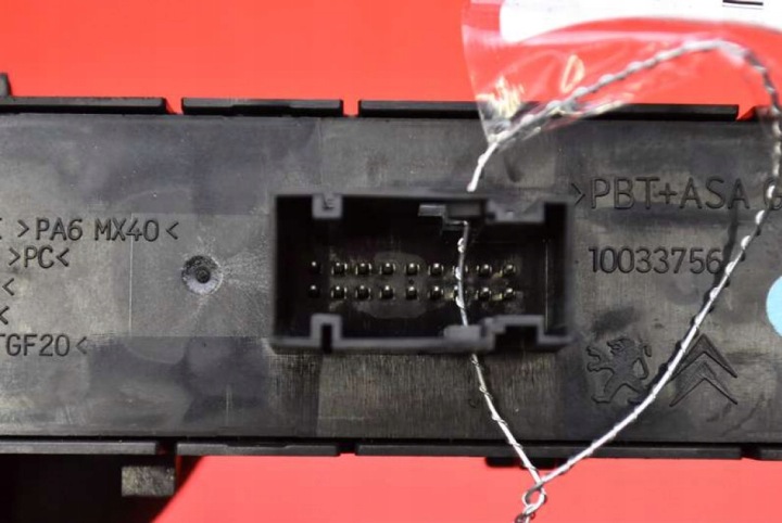 PANNEAU COMMUTATEURS 96638425XT PEUGEOT 3008 1 I 09-13