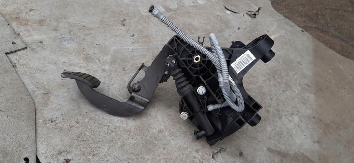 PÉDALE ADHÉRENCE RENAULT TRAFIC III 465033911R