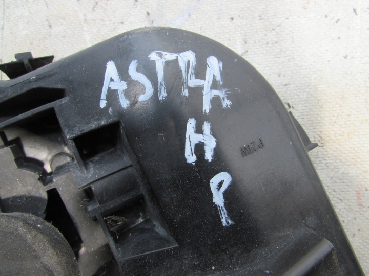 MOULURE PHARES DROITE ARRIÈRE OPEL ASTRA H III HAYON