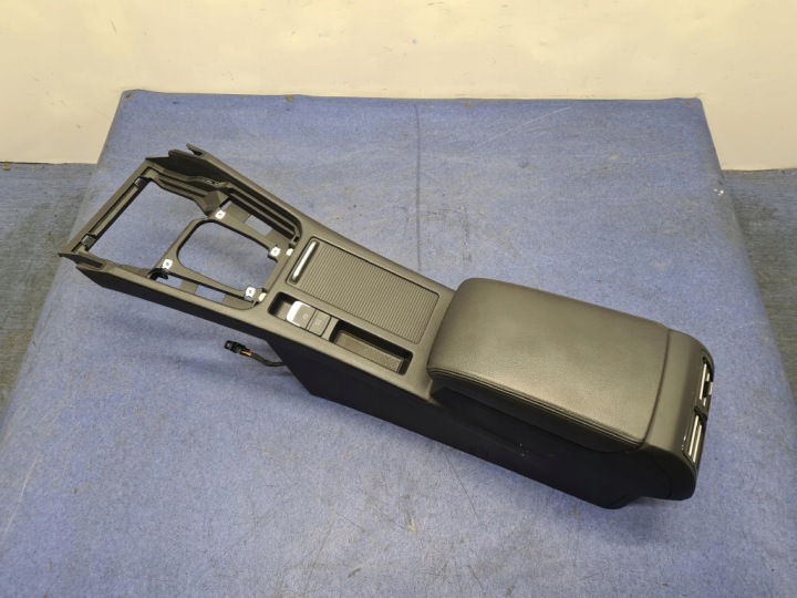 VOLKSWAGEN PASSAT B8 ACCOUDOIR 3G1863241C