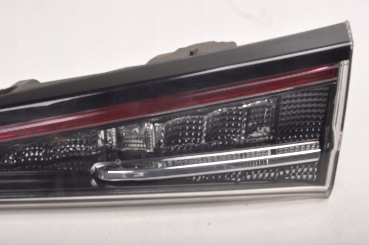 TOYOTA COROLLA E21 UNIVERSEL LED 19- DROITE ARRIÈRE PHARE COUVERCLES DE COFFRE ORIGINAL