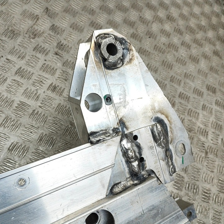 PEUGEOT 2008 II AVANT POUTRE CHÂSSIS 2024 9825331880
