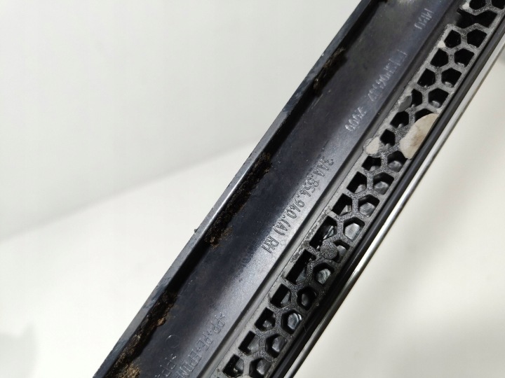VOLKSWAGEN PASSAT B7 MOULURE PORTES DROIT AVANT 3AA854940A