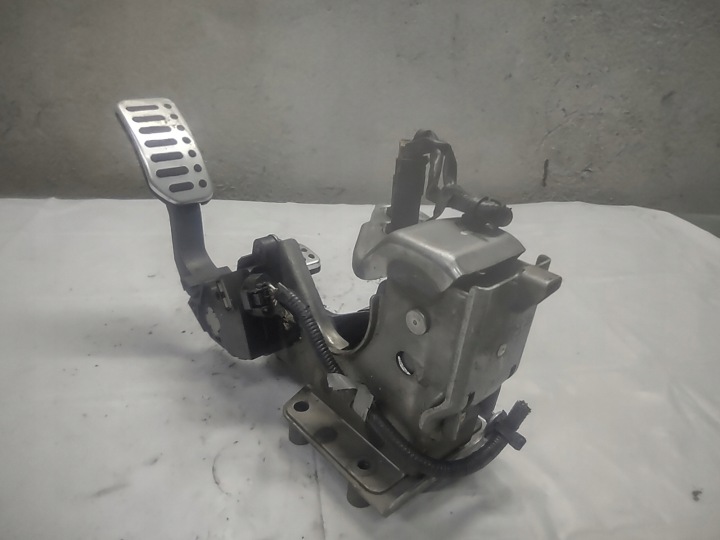 PÉDALE GAZ FREINS NISSAN JUKE 1.6 DIG-T 190KM