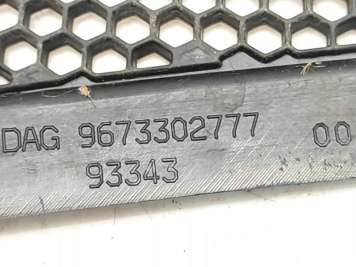 PLASTYK ESSUIE-GLACES AVANT PEUGEOT 2008 II 9673302777 1.56L DIESEL 2016