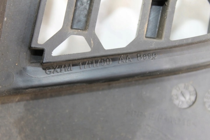 JAGUAR OE GX7M-17H750-AA GRILLE PARE-CHOCS CENTRALE
